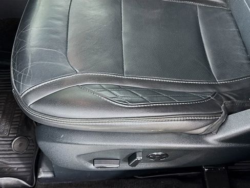 Used 2018 Ford Explorer Platinum image 18