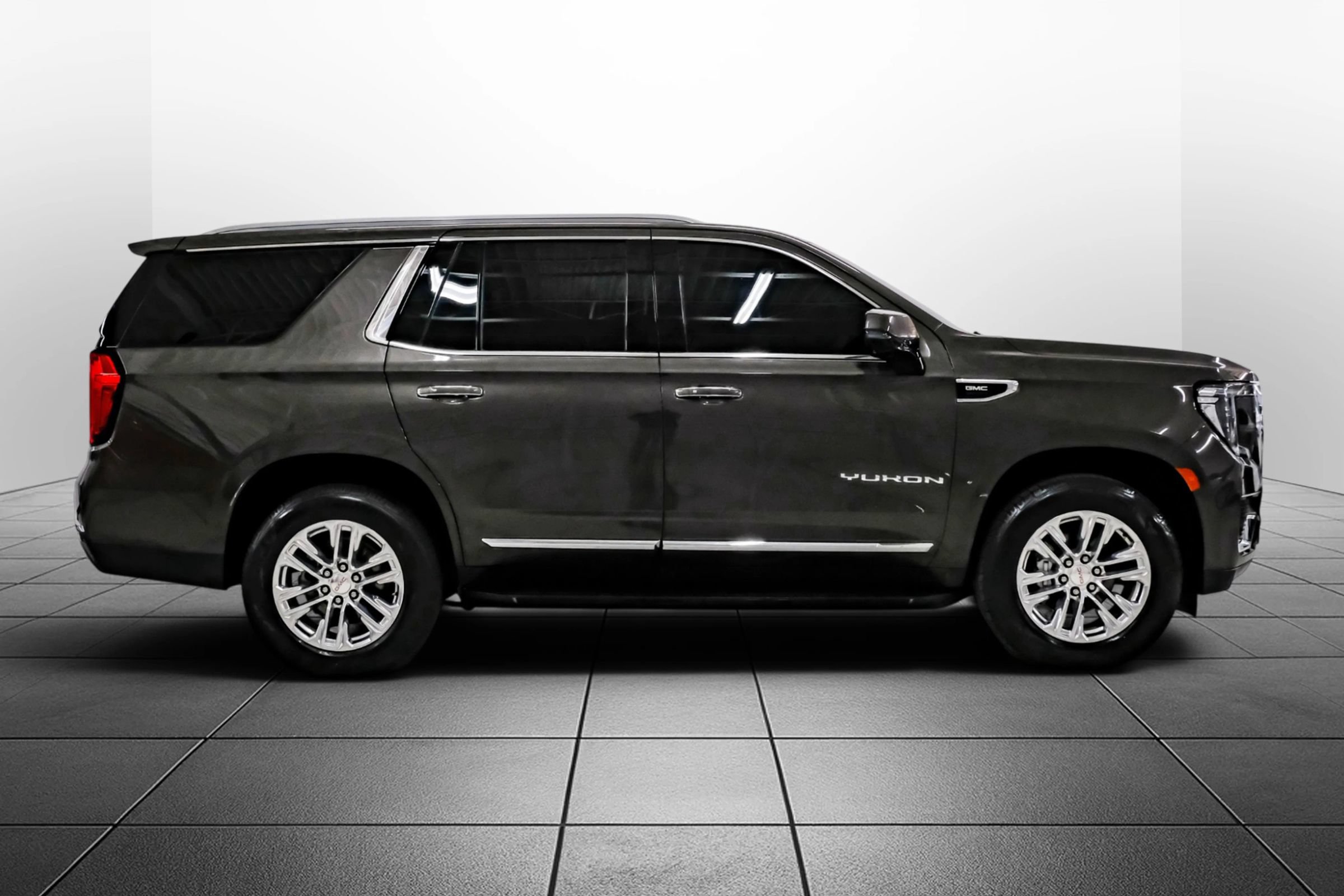 Used 2021 GMC Yukon SLT w/ SLT Luxury Plus Package RWD image 8