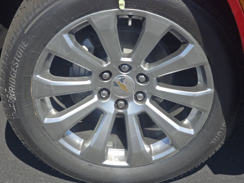 New 2025 Chevrolet Suburban Premier image 11