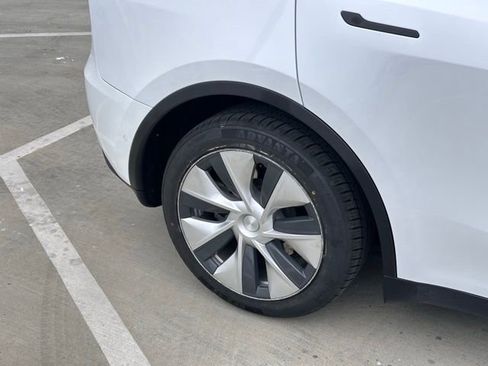 Used 2022 Tesla Model Y Long Range AWD/4WD image 25