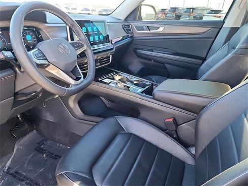 Used 2024 Volkswagen Atlas SEL image 12