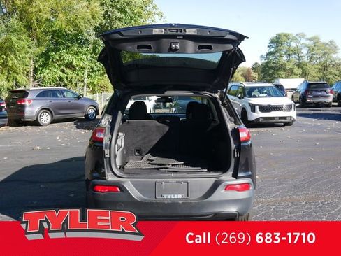 Used 2015 Jeep Cherokee Latitude w/ Cold Weather Group image 19