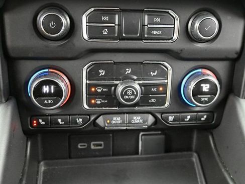 Used 2023 Chevrolet Suburban Premier image 20