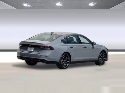 Used 2024 Honda Accord Touring image 9