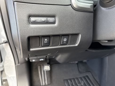 Used 2024 Nissan Murano SV w/ SV Midnight Edition Package image 16