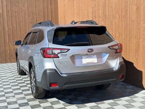 Used 2025 Subaru Outback Premium w/ Popular Package #1A image 15