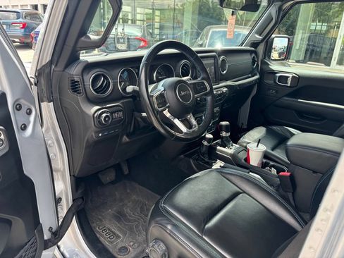 Used 2022 Jeep Wrangler Unlimited Rubicon 4xe w/ Cold Weather Group AWD/4WD image 12