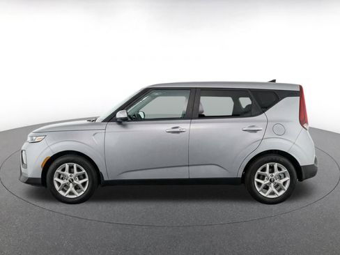 Used 2025 Kia Soul LX w/ LX Technology Package FWD image 4