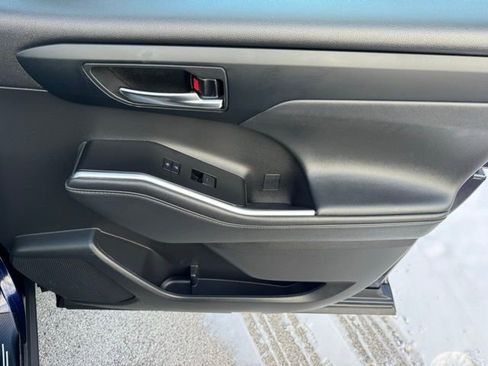 Used 2021 Toyota Highlander XLE image 31