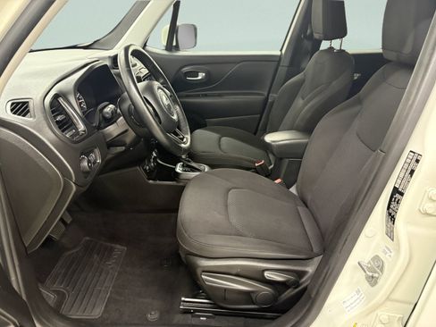 Used 2019 Jeep Renegade Altitude w/ Quick Order Package 2XM AWD/4WD image 11