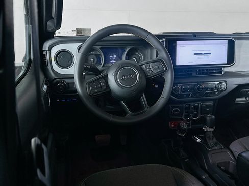 Used 2024 Jeep Wrangler Unlimited AWD/4WD image 17