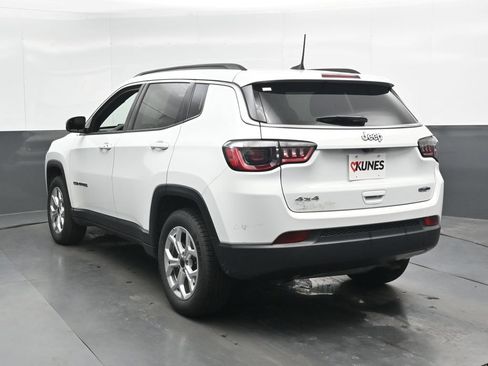 Used 2025 Jeep Compass Latitude AWD/4WD image 9