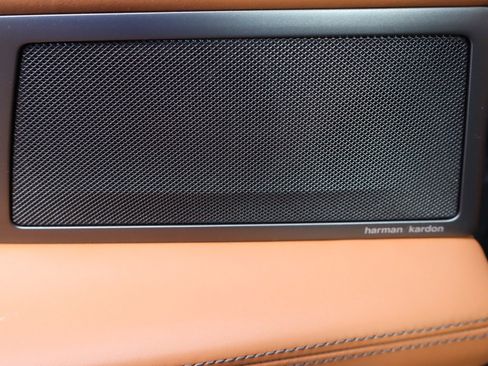 Used 2022 BMW 750i xDrive w/ Luxury Rear Seating Package image 13