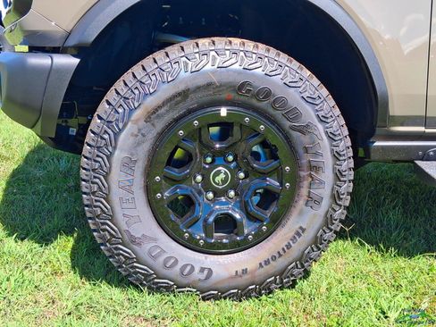 New 2026 Ford Bronco Badlands w/ Sasquatch Package AWD/4WD image 9
