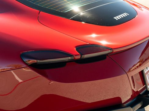 Used 2022 Ferrari Roma RWD image 14