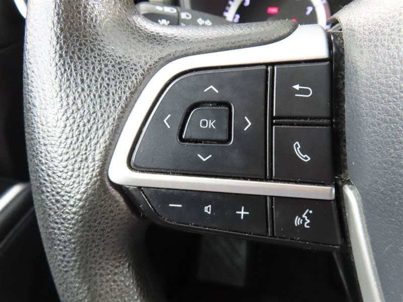 Used 2022 Toyota Highlander L FWD image 18