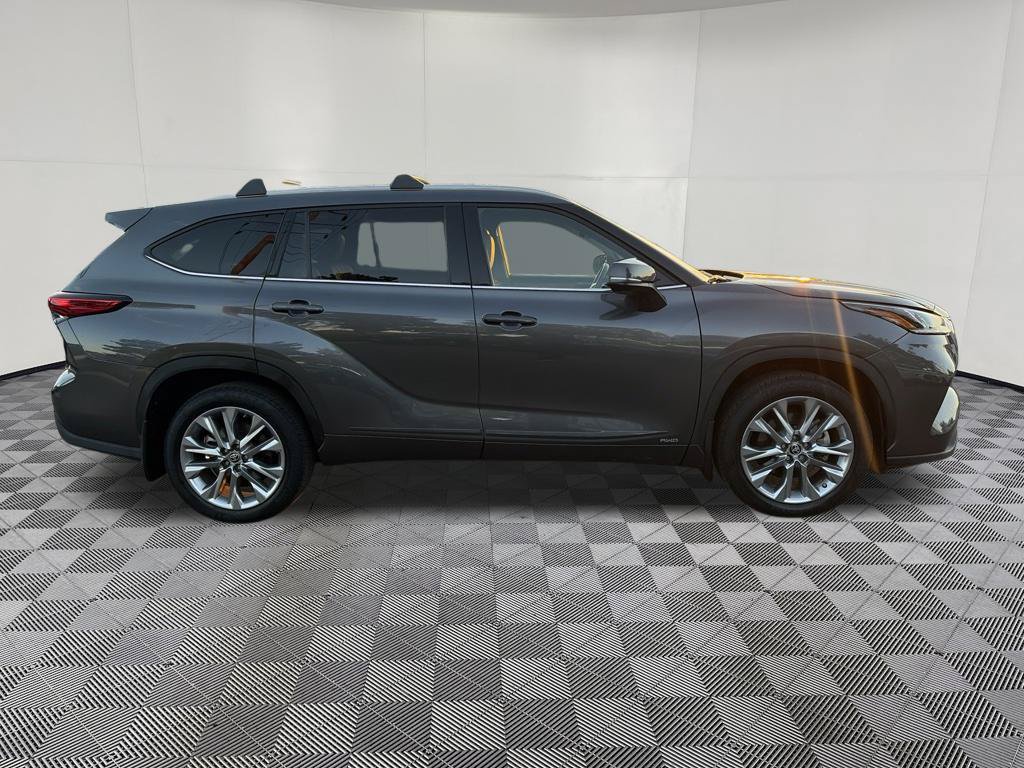Used 2023 Toyota Highlander Limited w/ Protection Package #3 (TMS) AWD/4WD image 10