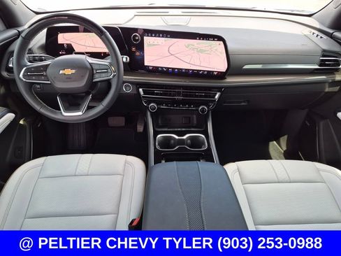 Used 2025 Chevrolet Traverse High Country FWD image 46