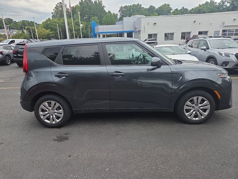 Used 2020 Kia Soul LX FWD image 2