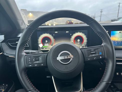 Certified 2025 Nissan Kicks SR image 13