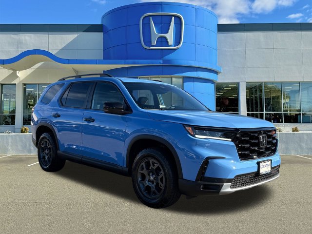 Used 2025 Honda Pilot TrailSport image 1