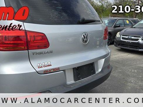 Used 2017 Volkswagen Tiguan S image 11