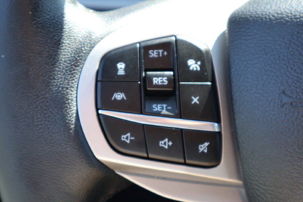 Used 2023 Ford Explorer XLT w/ Equipment Group 202A RWD image 8