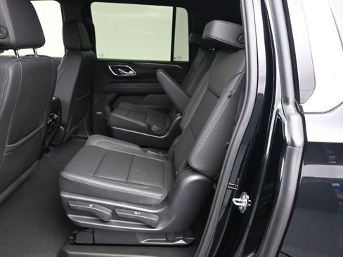 Used 2023 Chevrolet Suburban LT RWD image 16