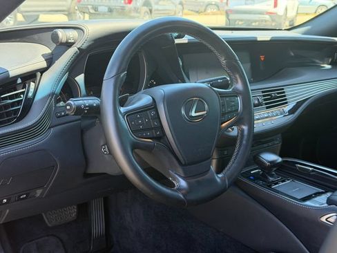 Used 2018 Lexus LS 500 w/ Accessory Package (Z2) RWD image 10