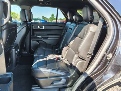 Used 2020 Ford Explorer XLT w/ Equipment Group 202A AWD/4WD image 7