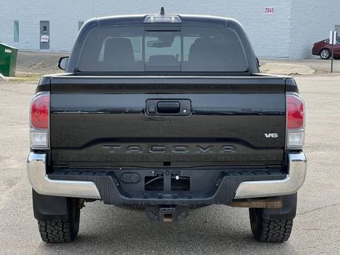 Used 2022 Toyota Tacoma TRD Off-Road image 39