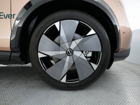 Used 2024 Nissan Ariya AWD image 18