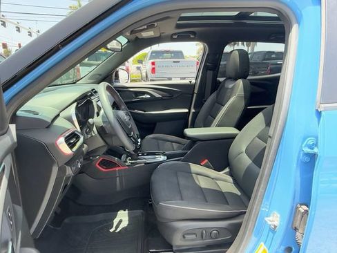 Used 2023 Chevrolet TrailBlazer RS w/ Sun and Liftgate Package FWD image 9