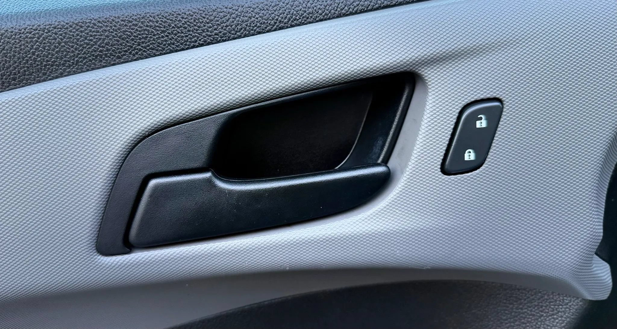 Used 2018 Chevrolet Sonic LS FWD image 20