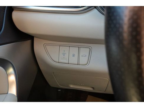 Used 2025 Genesis G70 2.5T image 28