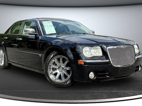 Used 2006 Chrysler 300 C w/ Navigation & Sound Group II RWD image 3