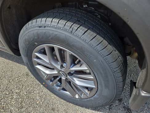 Used 2023 Nissan Rogue S AWD/4WD image 11