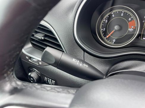 Used 2019 Jeep Cherokee Latitude Plus w/ Safety Group image 32