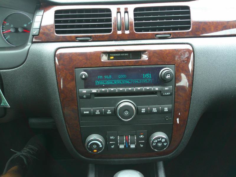 Used 2011 Chevrolet Impala LTZ FWD image 16