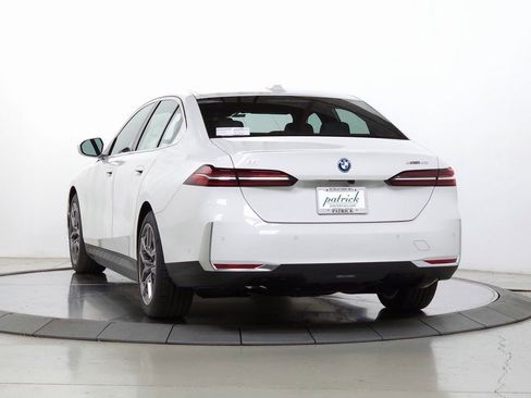 New 2026 BMW i5 eDrive40 image 6