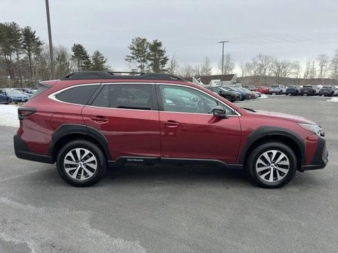 Used 2023 Subaru Outback Premium image 4