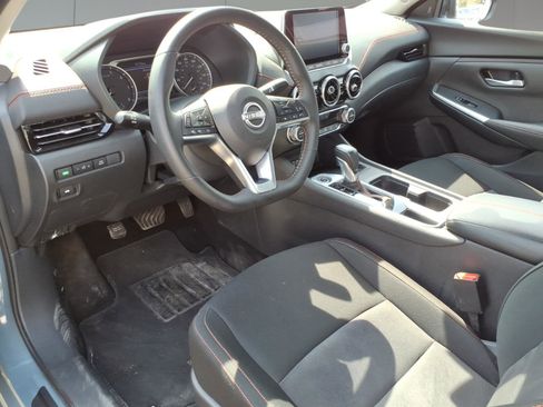 Used 2025 Nissan Sentra SR w/ Midnight Edition image 9