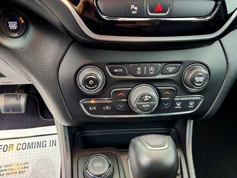 Used 2020 Jeep Cherokee Limited AWD/4WD image 17