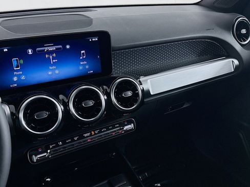 New 2026 Mercedes-Benz GLB 250 image 19