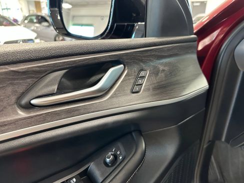 Used 2024 Jeep Grand Cherokee Limited RWD image 13