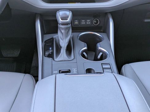 Used 2024 Toyota Highlander XLE image 20