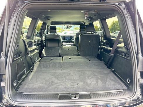 Used 2024 Jeep Wagoneer Series II w/ Flexible Seating Group RWD image 23