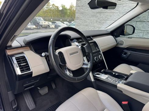 Used 2019 Land Rover Discovery HSE image 6