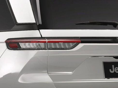 New 2025 Jeep Grand Cherokee Altitude image 12