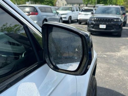 Used 2022 Jeep Grand Cherokee L Limited image 12